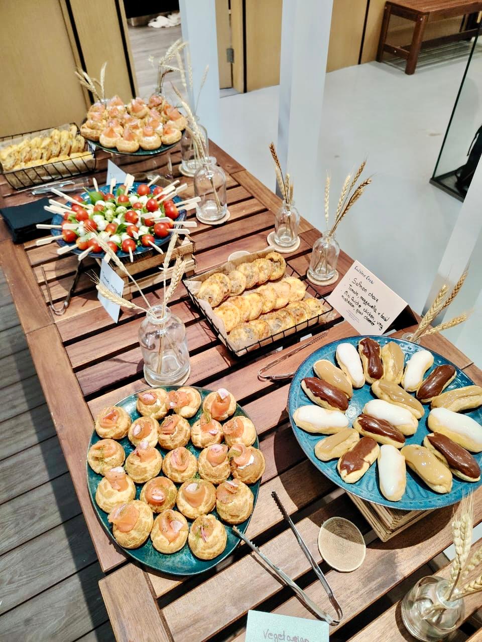 Finger food with Full Service (12 pieces) by Cuisine Crew